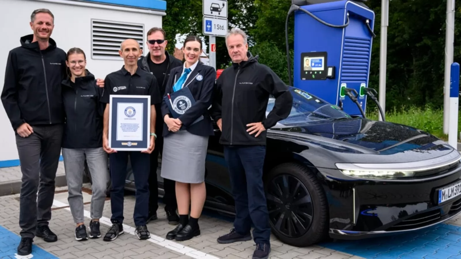 Record mondial înregistrat de Lucid Air Grand Touring; Primul automobil electric care parcurge 1205 kilometri fără oprire