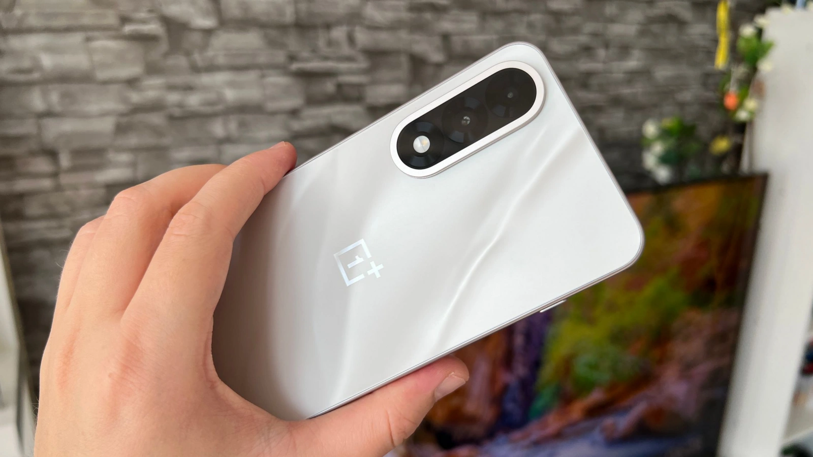 OnePlus Nord 5: Cameră vlog-friendly pe timp de zi și noapte, portrete reușite, lipsa telephoto mai greu de ignorat