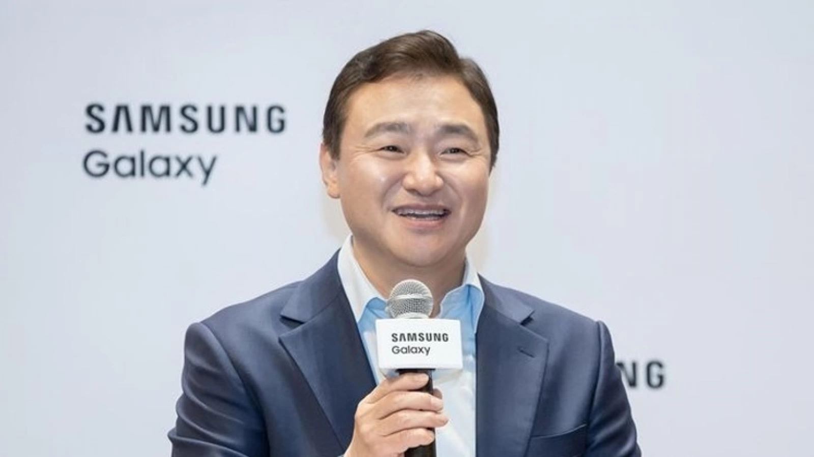 Samsung confirmă dezvoltarea unui telefon triplu-pliabil; Galaxy G Fold ar putea sosi până la finalul acestui an