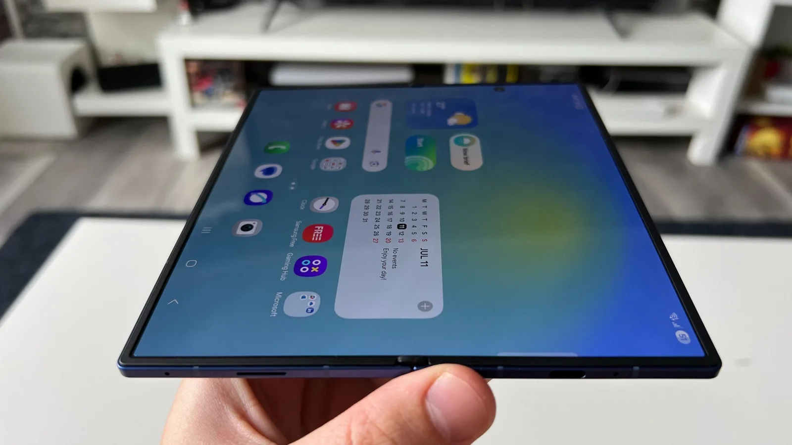 Se concretizează ceea ce bănuiam la lansarea Z Fold7; Apple pregătește un iPhone pliabil cu panouri Samsung fără cută