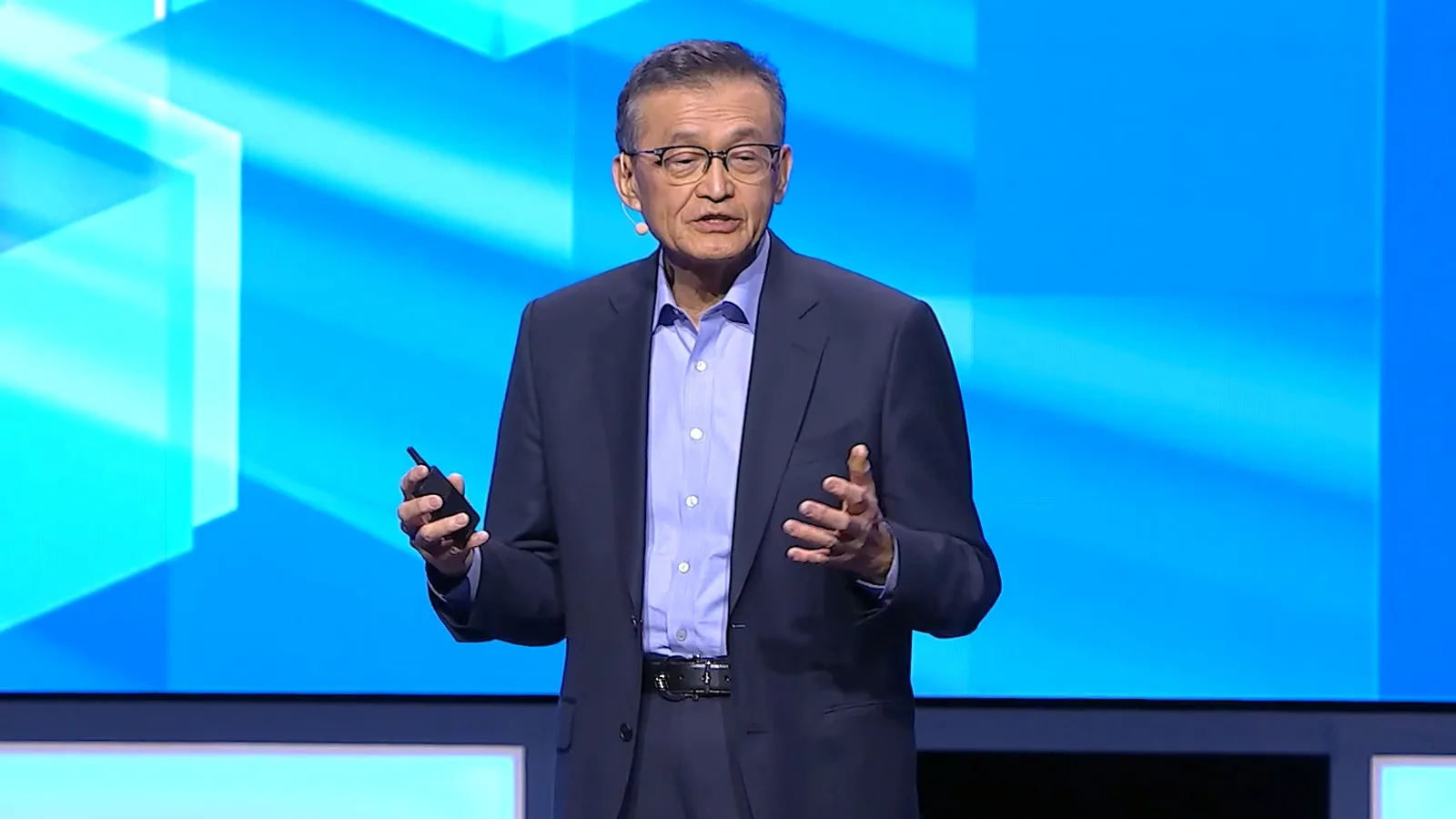 „Prea târziu pentru noi” – recunoașterea CEO-ului Intel, Lip-Bu Tan; Intel renunță la cursa AI în cloud și se repoziționează pe edge computing și procesare locală