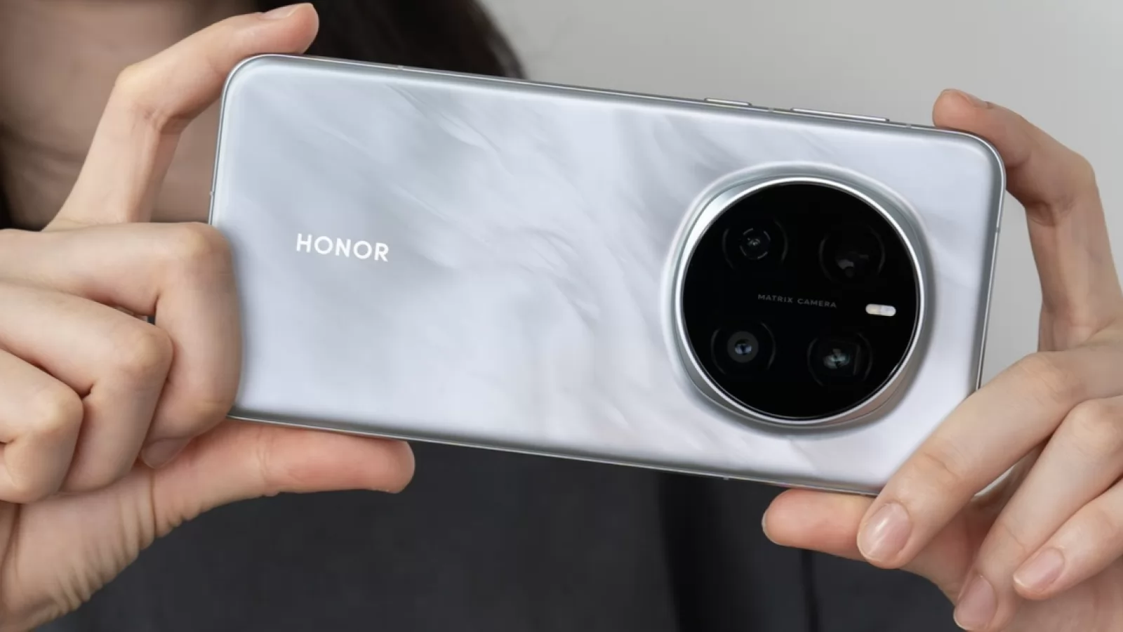 RESIGILATUL ZILEI #93: HONOR Magic 7 Pro cu 12GB RAM, eSIM și display LTPO; Snapdragon 8 Elite, 200MP Zoom 100x și AI complet
