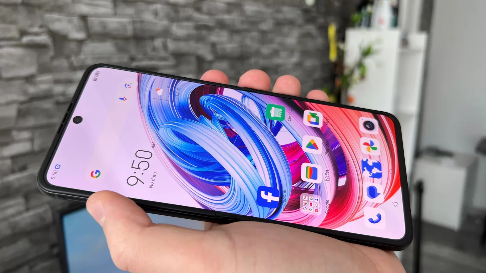 Nubia Flip 2: Ecran pliabil peste RAZR 60 Ultra ca luminozitate + display extern cu upgrade