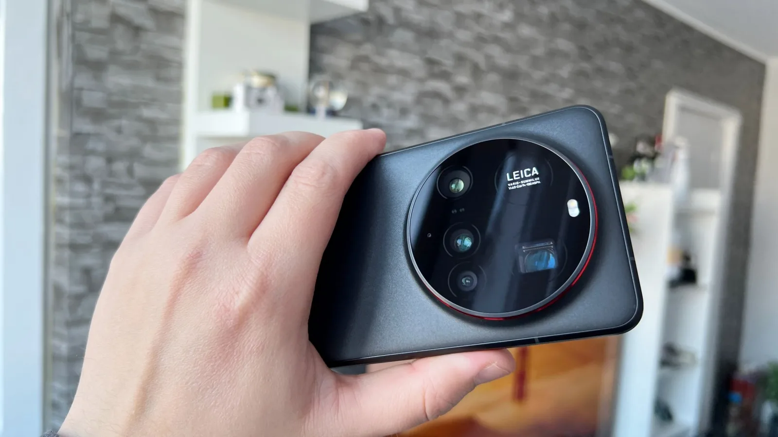 Turul Magazinelor #1527: Televizor 4K sub 1000 lei, Xiaomi 15 Ultra şi iPhone 15 Pro Max la preţ corect