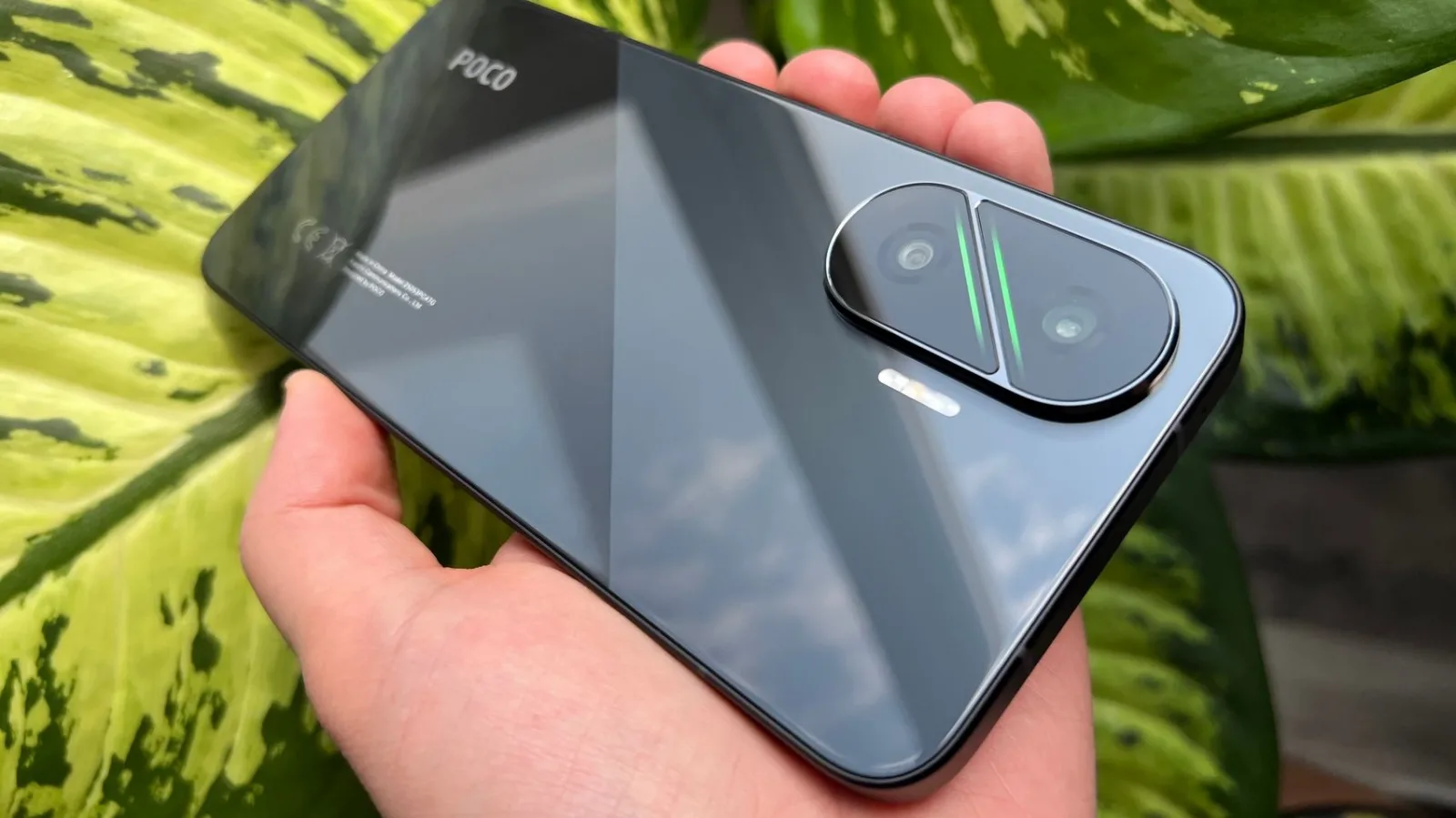 POCO F7: Design cu gândul la minimalism, abordare dual-tone și materiale care surprind