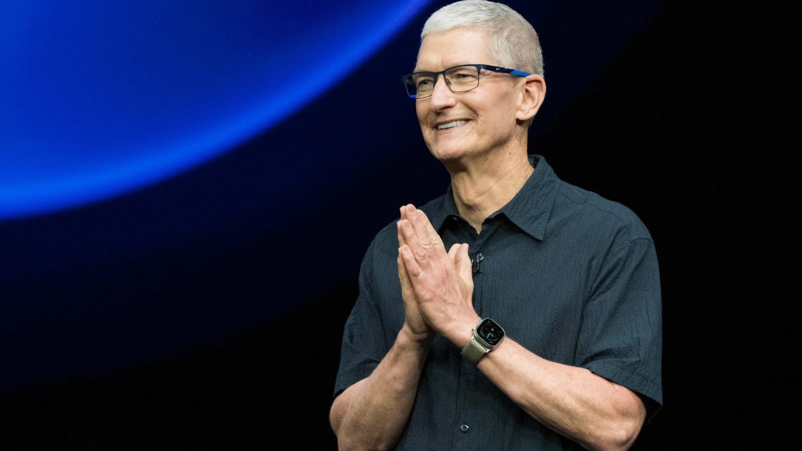 Apple schimbă strategia pe AI; Tim Cook deschide ușa achizițiilor de startup-uri, pentru a grăbi lansarea unui asistent Siri cu adevărat inteligent