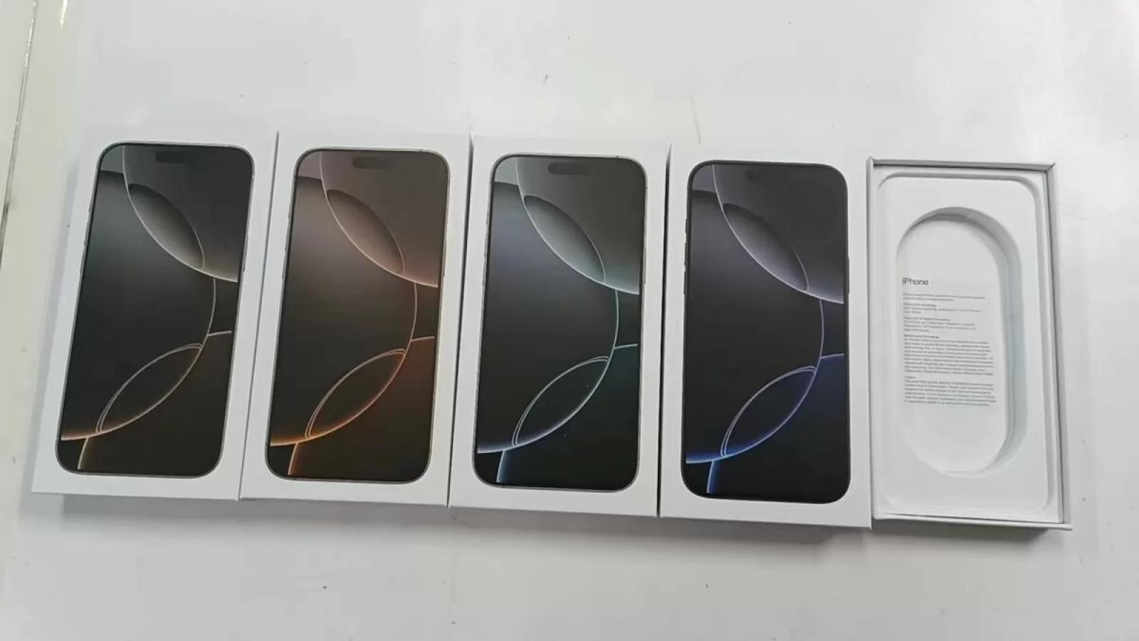 Contrabandă cu telefoane mobile la graniță; Sute de dispozitive contrafăcute, descoperite la Nădlac