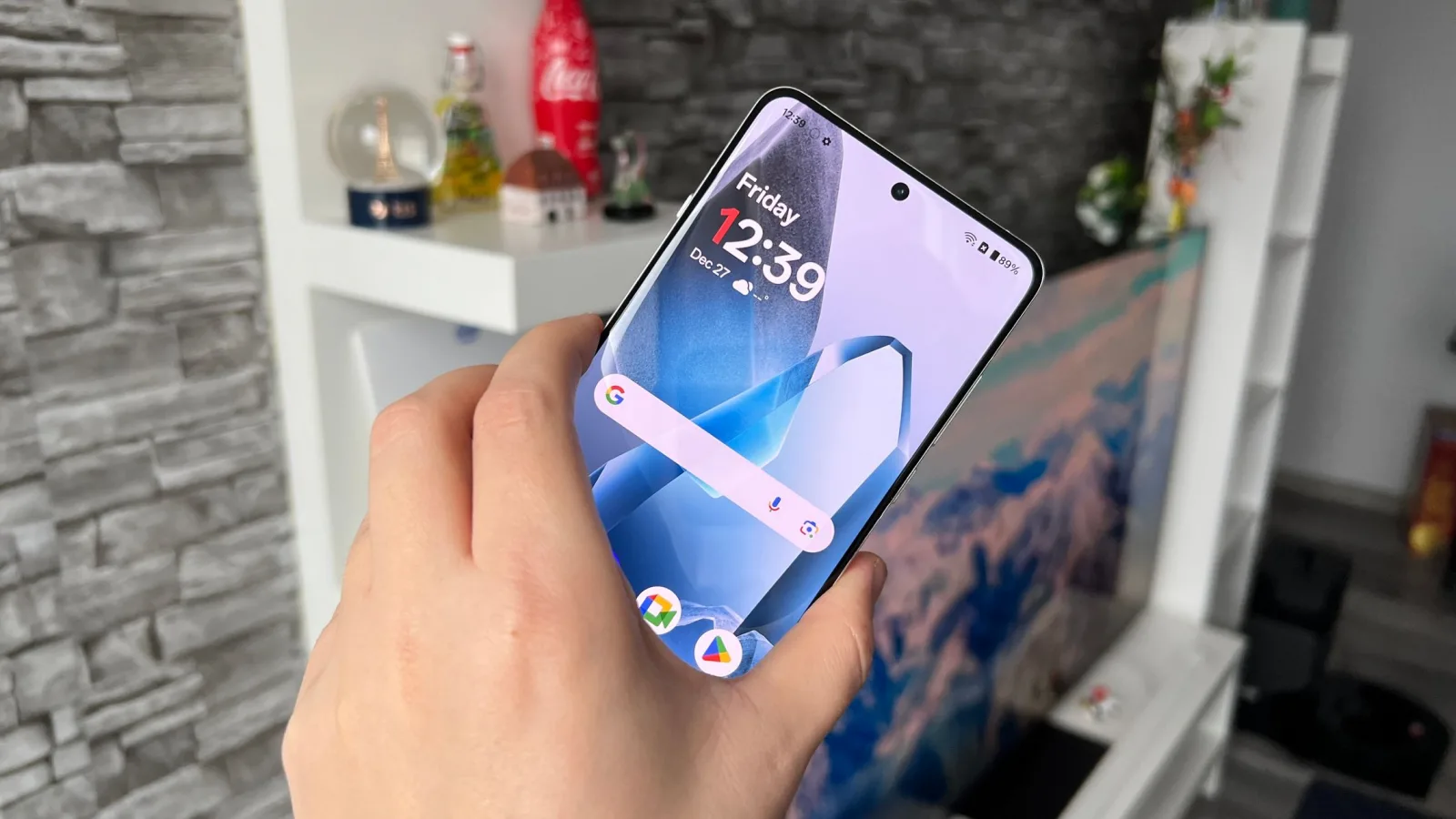 Ştim ce aduce OnePlus 15 la capitolul ecran; Refresh rate prea mare?
