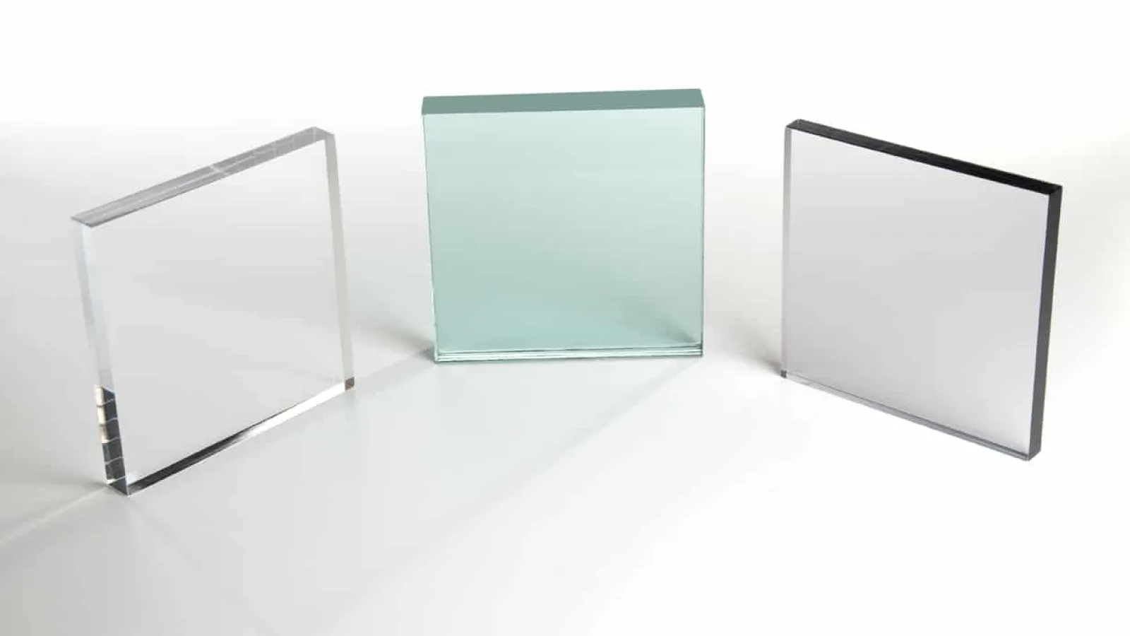 Istoria sticlei ultra rezistente: de la Gorilla Glass la vitrine de frigider și sticla de safir