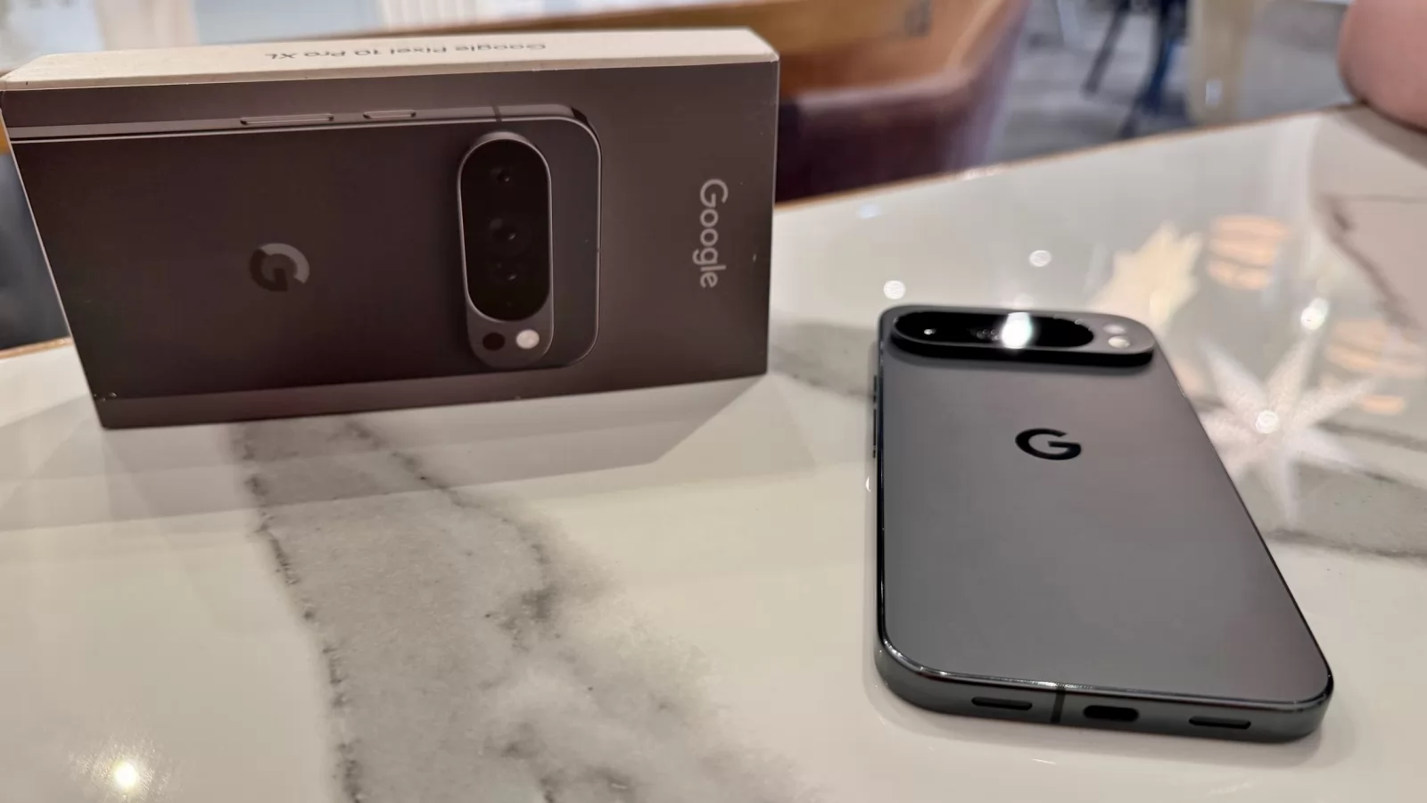 Google Pixel 10 Pro XL: Design masiv, greu, fără schimbări de la predecesor