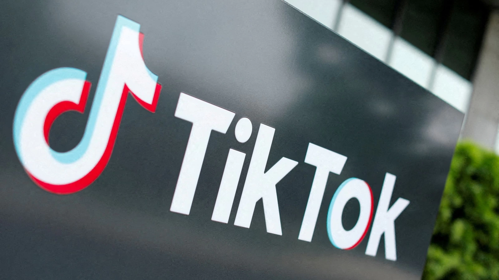 TikTok introduce mesaje vocale, imagini și clipuri video în chat; funcțiile vin cu limitări importante
