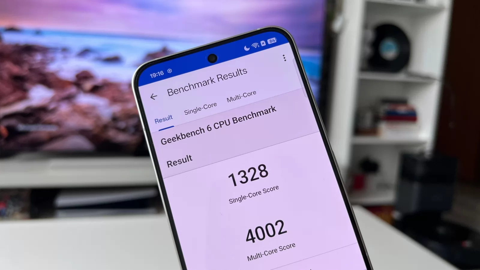 OPPO Reno14 5G: Benchmark-uri de mid-range, cu accent pe răcire și chiar extra frame-uri în gaming