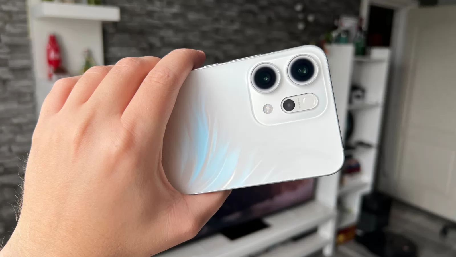 OPPO Reno14 5G: Baterie mai mare decât la predecesor, bună pentru pasionații de streaming