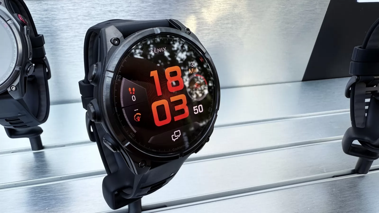Garmin Fenix 8 Pro e acum oficial! Smartwatch-ul de top al companiei aduce conectivitate prin satelit + eSIM și primește, în premieră, ecran microLED
