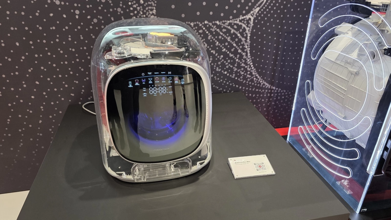 IFA 2025: Am văzut la treaba mini maşina de spălat lenjerie cu uscător Roborock Zeo Mini