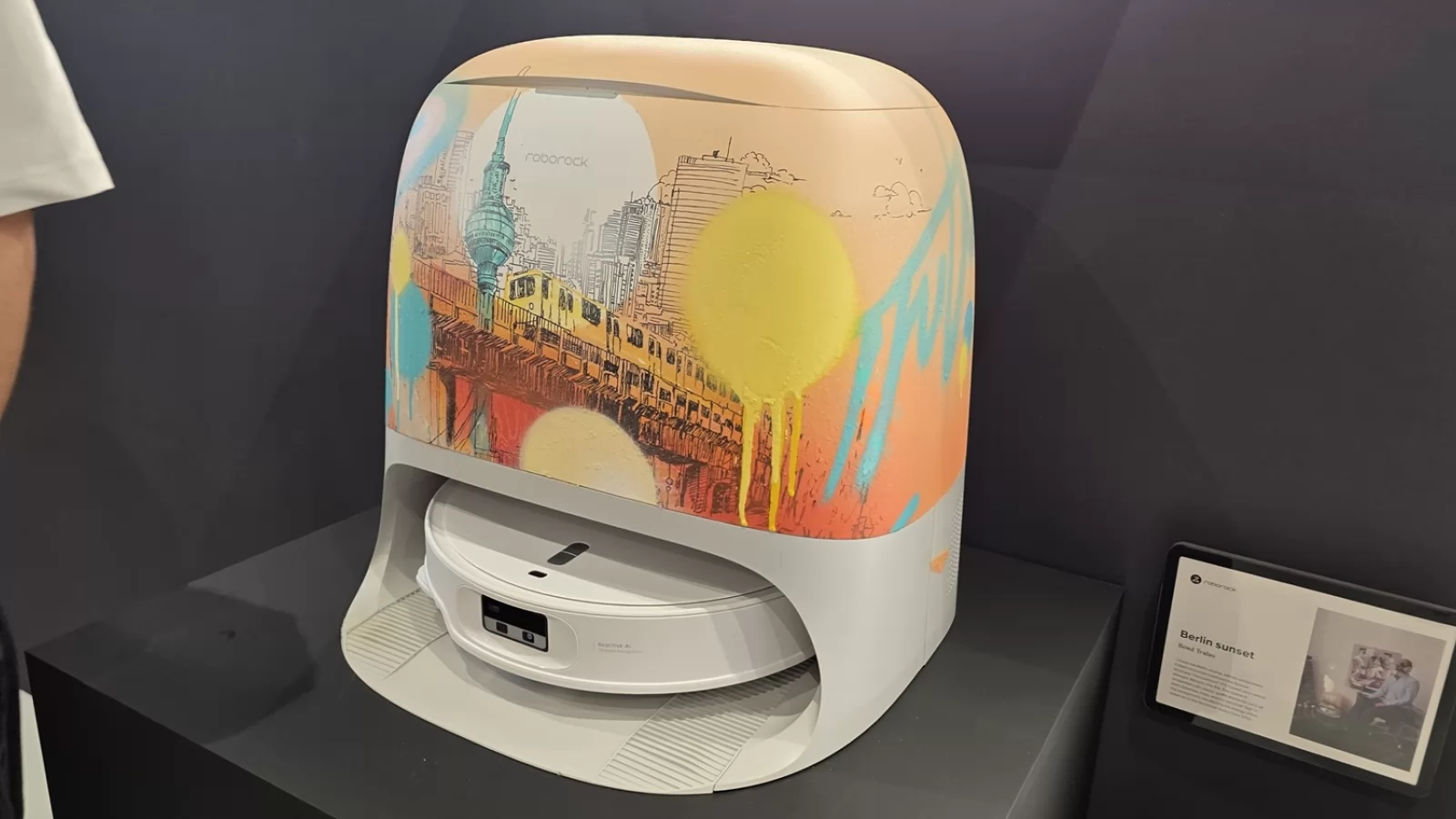 IFA 2025: Roborock Qrevo Curv 2 Pro prezentat de Alex direct din Berlin; Aspirator robot puternic, ce trece peste praguri și covoare (Video)