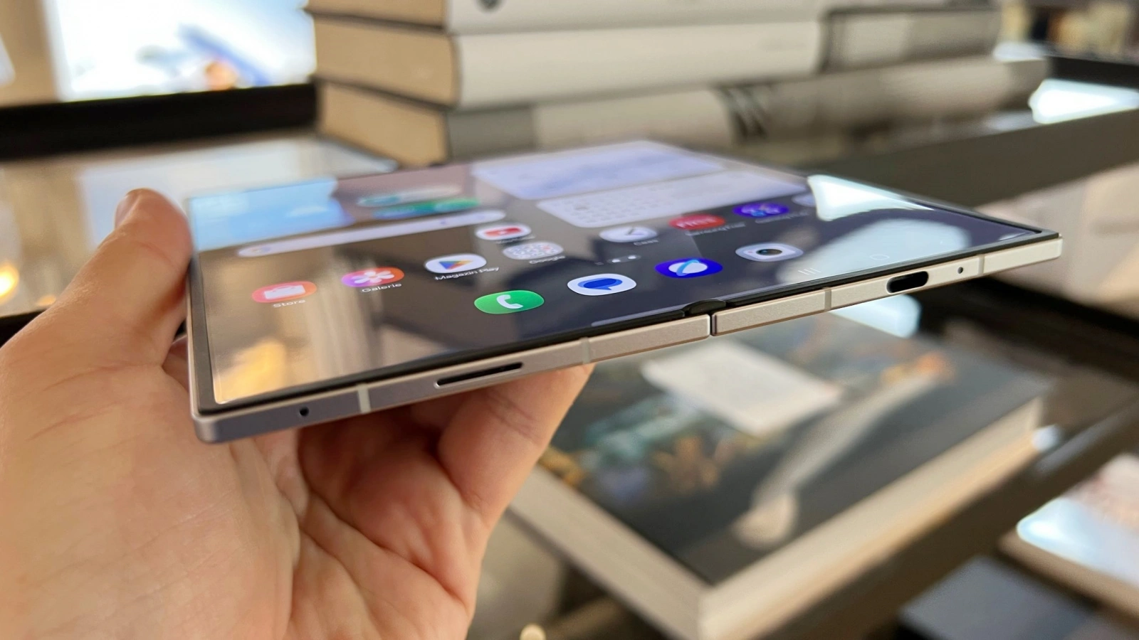 Galaxy Z Fold7 se vinde mai bine decât anticipa Samsung; Producția este deja suplimentată