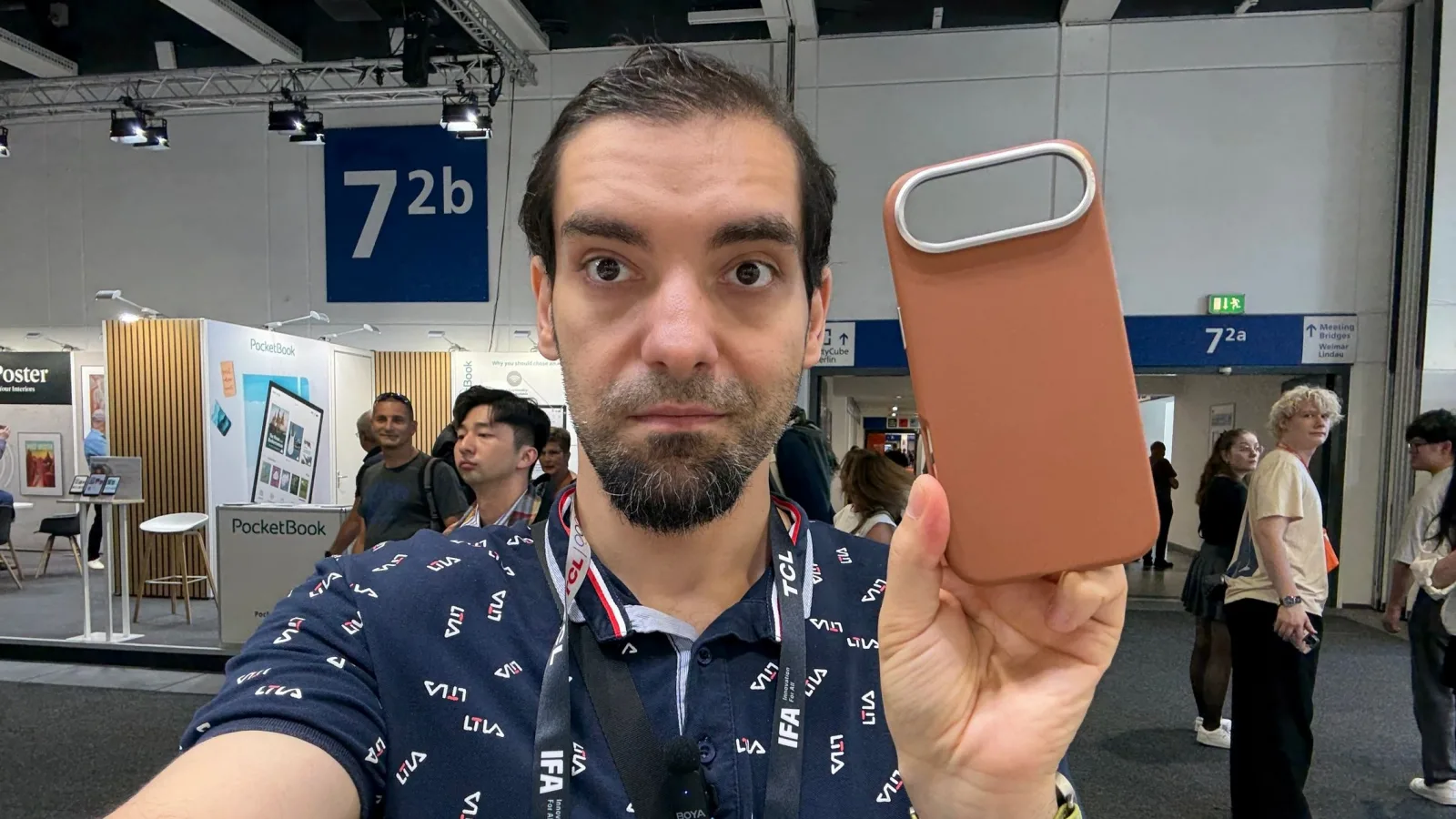 Intuim cum arată iPhone 17 Air şi avem hands on cu o husă deocamdată... (Video)