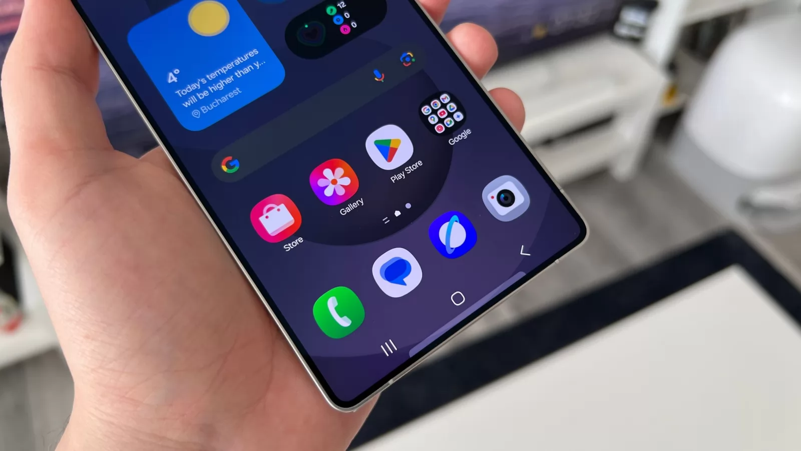 Samsung începe de astăzi distribuirea update-ului final Android 16 + One UI 8 pe seria Galaxy S25, curând și global