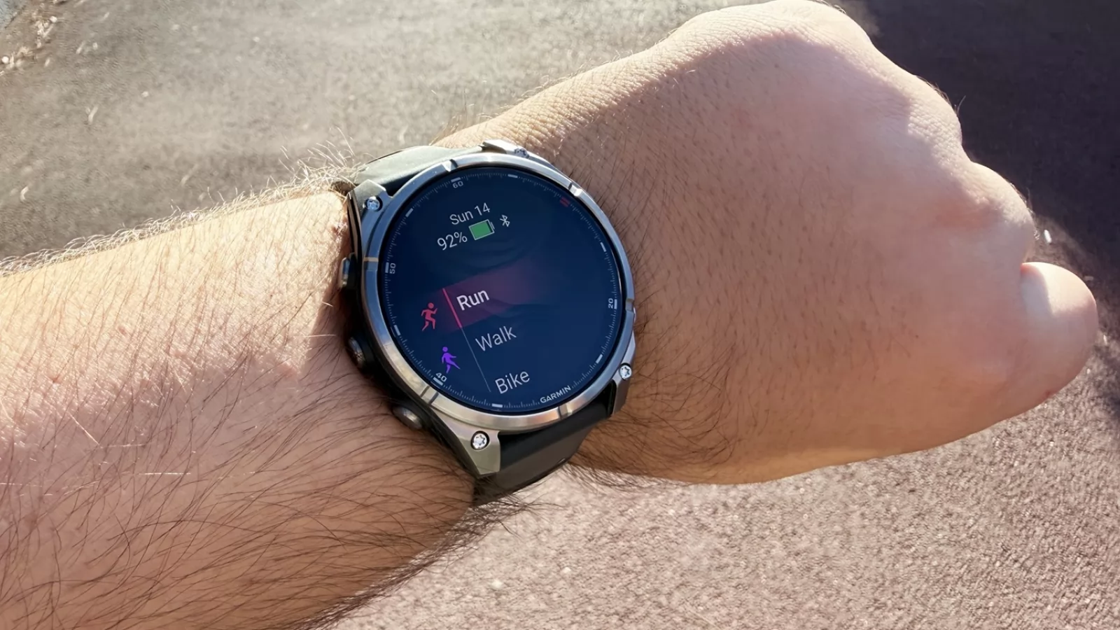 Am testat Garmin Fenix 8 Pro cu LTE și SOS prin satelit: Un smartwatch gândit pentru performanță extremă și sportivi profesioniști