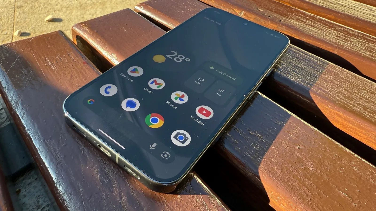 Google Pixel 10 Pro XL: OS, UI, aplicaţii cu un Android 16 care îţi face viaţa mai uşoară prin AI