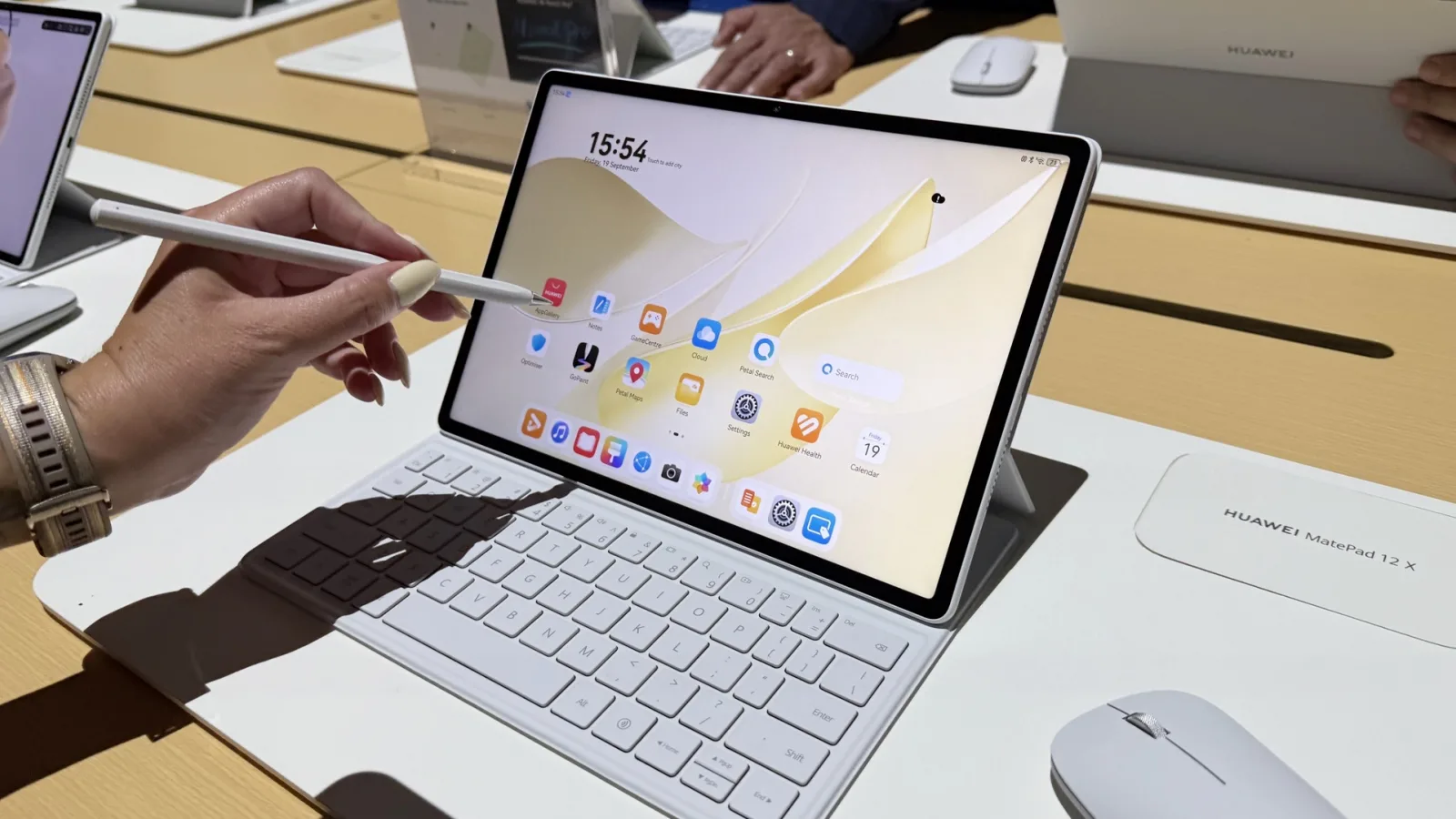 Huawei MatePad 12X 2025 Hands on: impresii despre tableta PaperMatte de 599 euro, cu extra productivitate