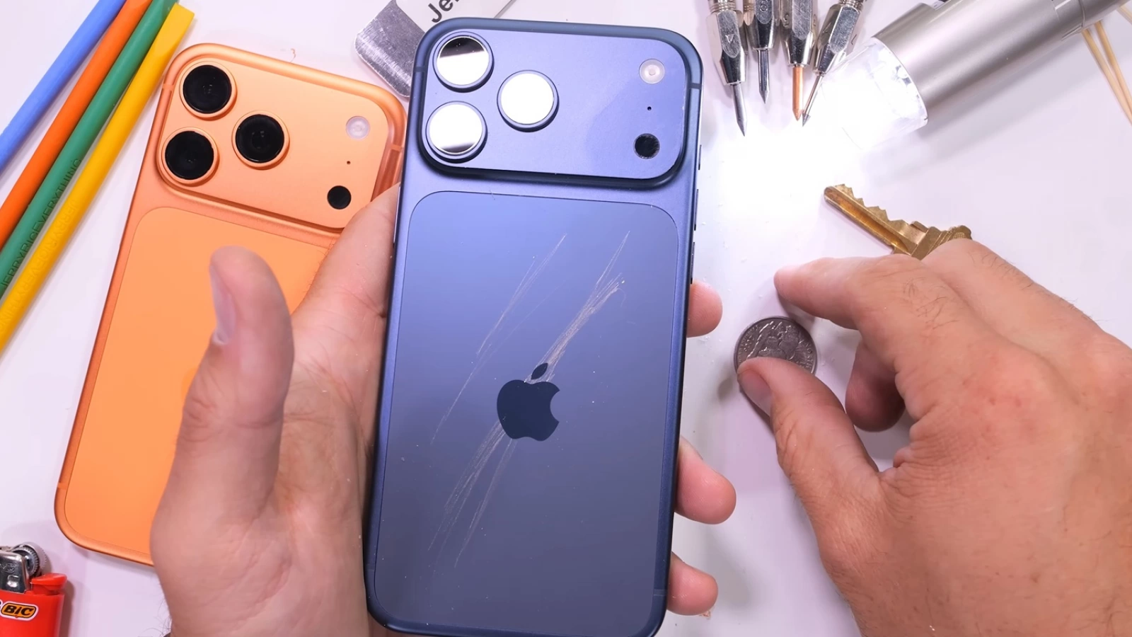 Scratchgate e real! iPhone 17 Pro și Air se zgârie foarte ușor (Video)