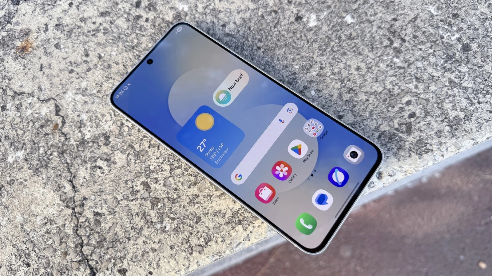 Samsung Galaxy S25 FE: Ecran luminos, la nivel de flagship, bine calibrat