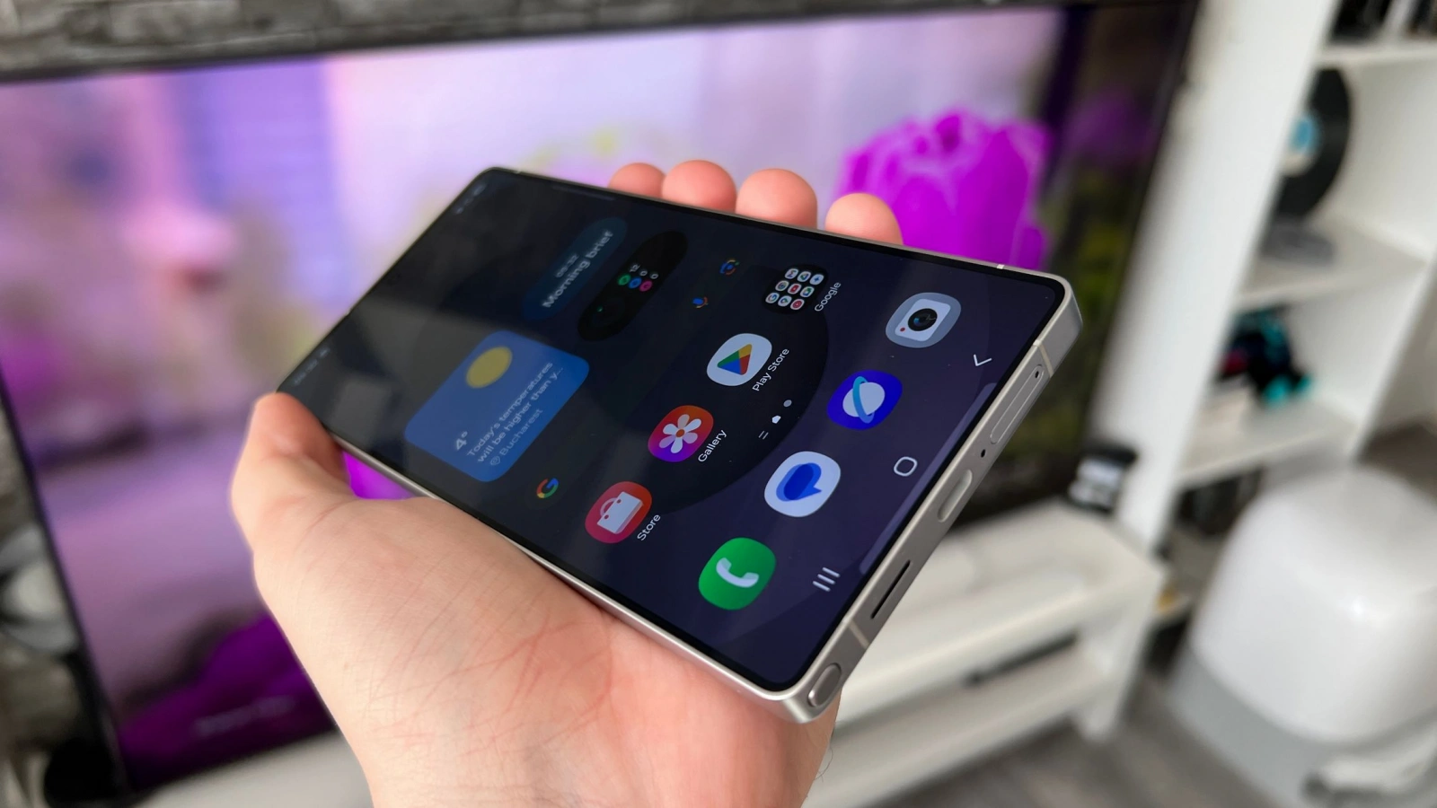 Samsung Galaxy S26 Ultra va bloca privirile curioșilor asupra ecranului tău, prin funcția Privacy Display