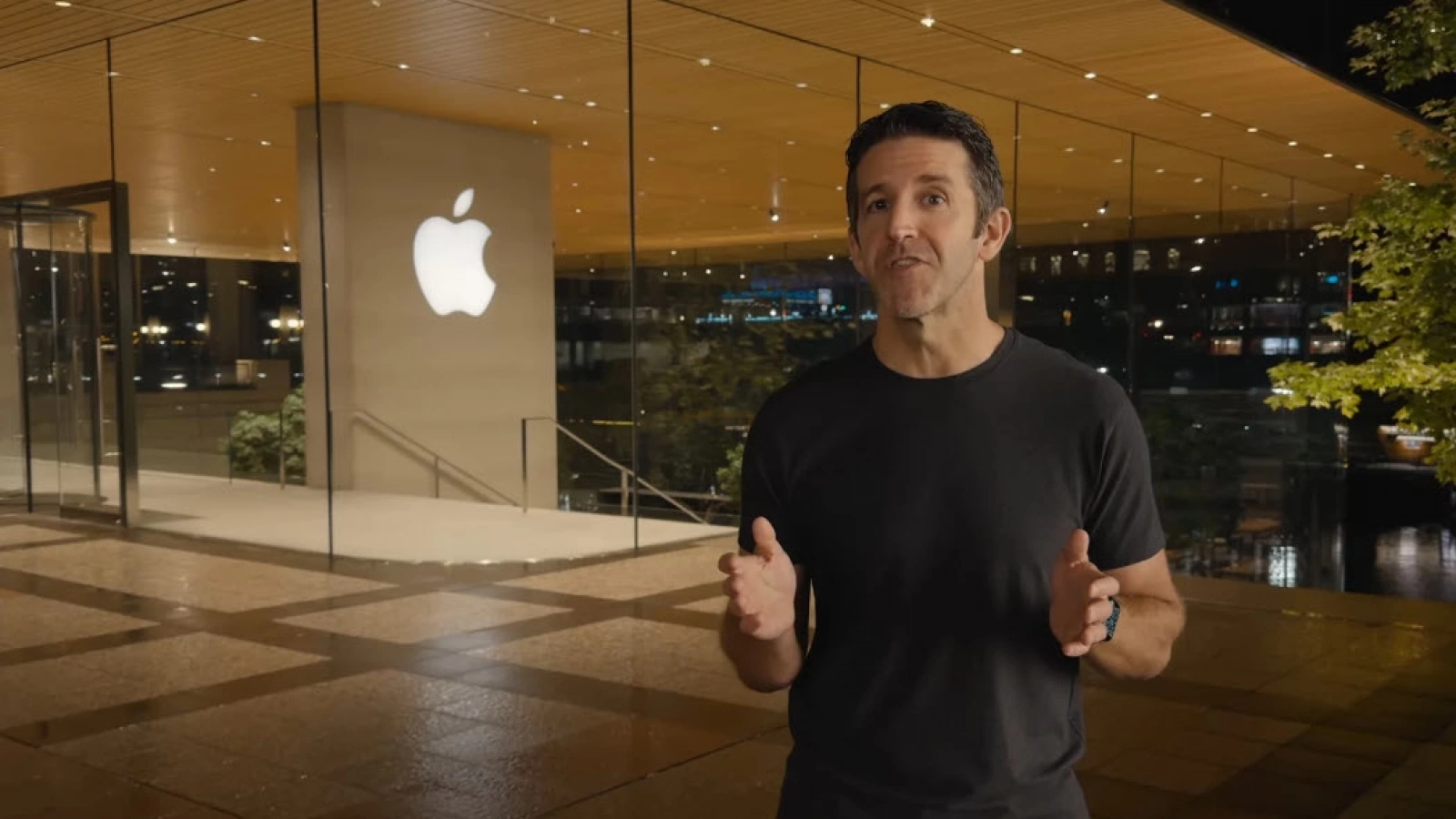 Tim Cook ştie deja cine îl va înlocui la şefia Apple; Cine este John Ternus, posibilul viitor CEO Apple?