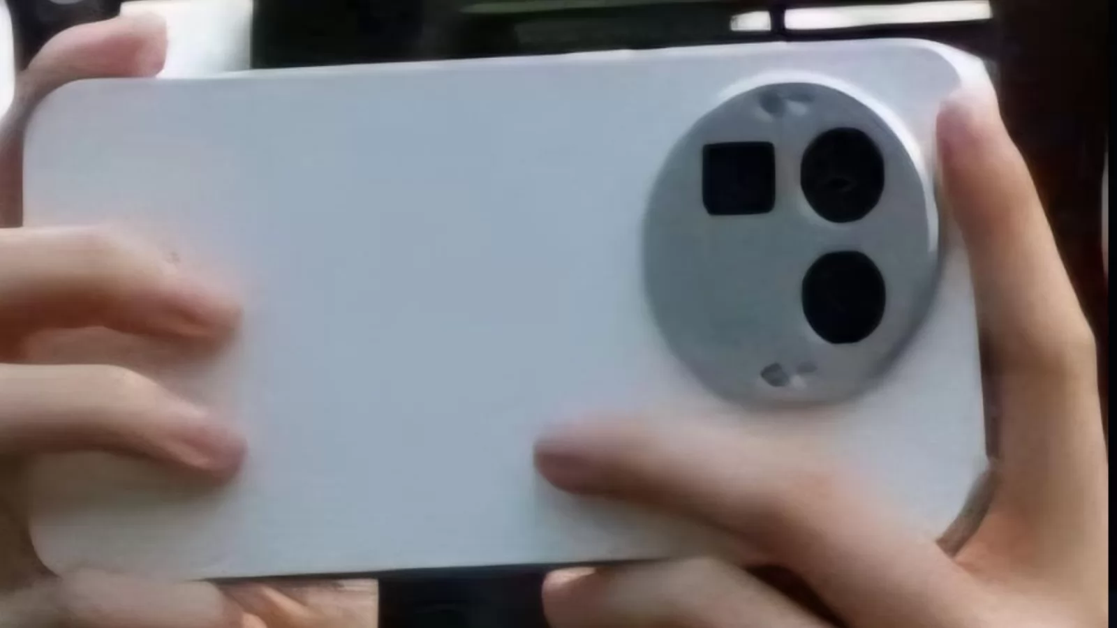 realme GT 8 Pro se dezvăluie într-o nouă fotografie, alături de specificaţii, modulul foto interschimbabil