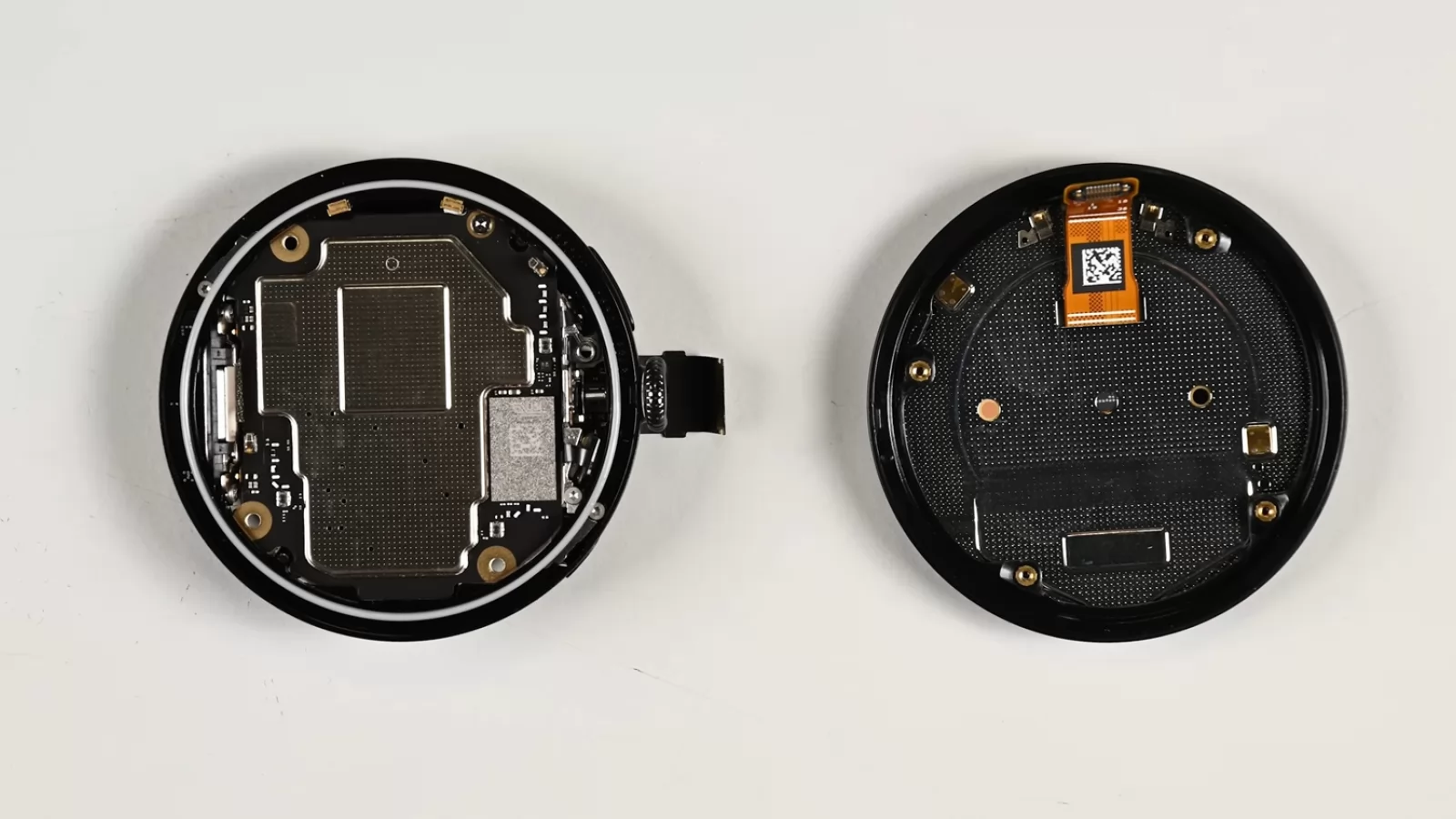 Pixel Watch 4 surprinde prin designul intern; Ceasul se repară mai ușor decât orice alt model de pe piață conform iFixit