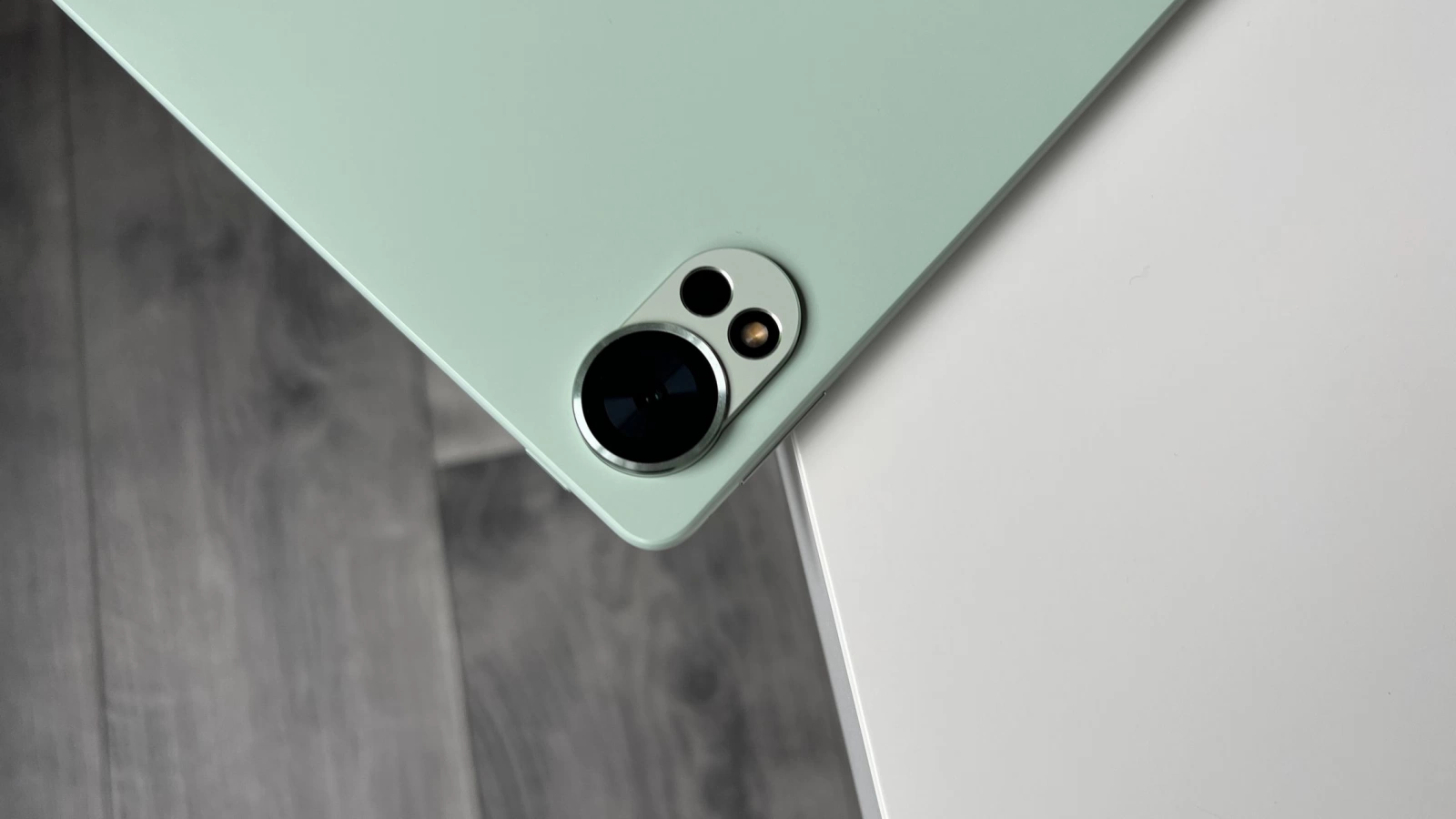 Huawei MatePad 12 X PaperMatte (2025): Camera bună la nevoie, mai repede accent pe apeluri video