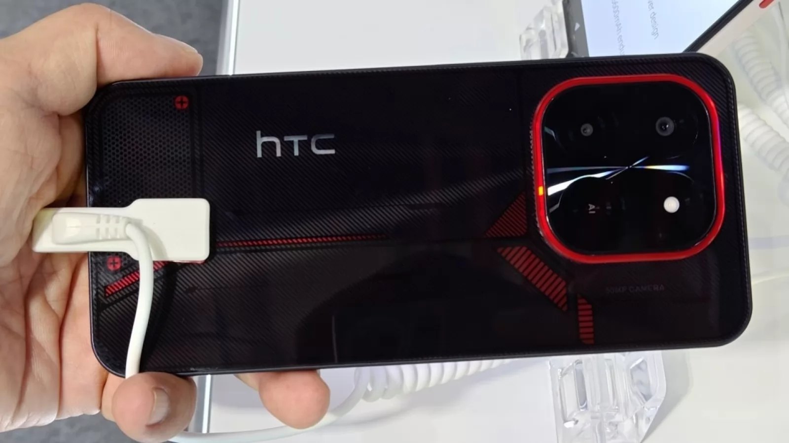 Revine HTC pe piața telefoanelor mobile? Seria Wildfire și un model de gaming prezentate la GITEX 2025