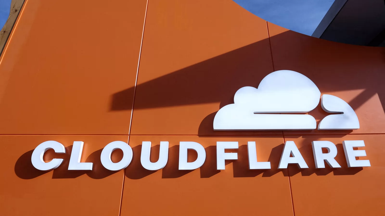Cloudflare este picat și tot internetul e pe avarie!