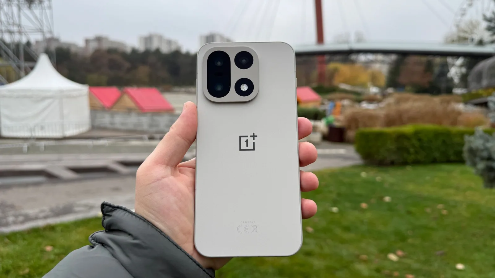 OnePlus 15: Primul smartphone cu Snapdragon 8 Elite Gen5 testat de noi se bate serios cu Dimensity 9500