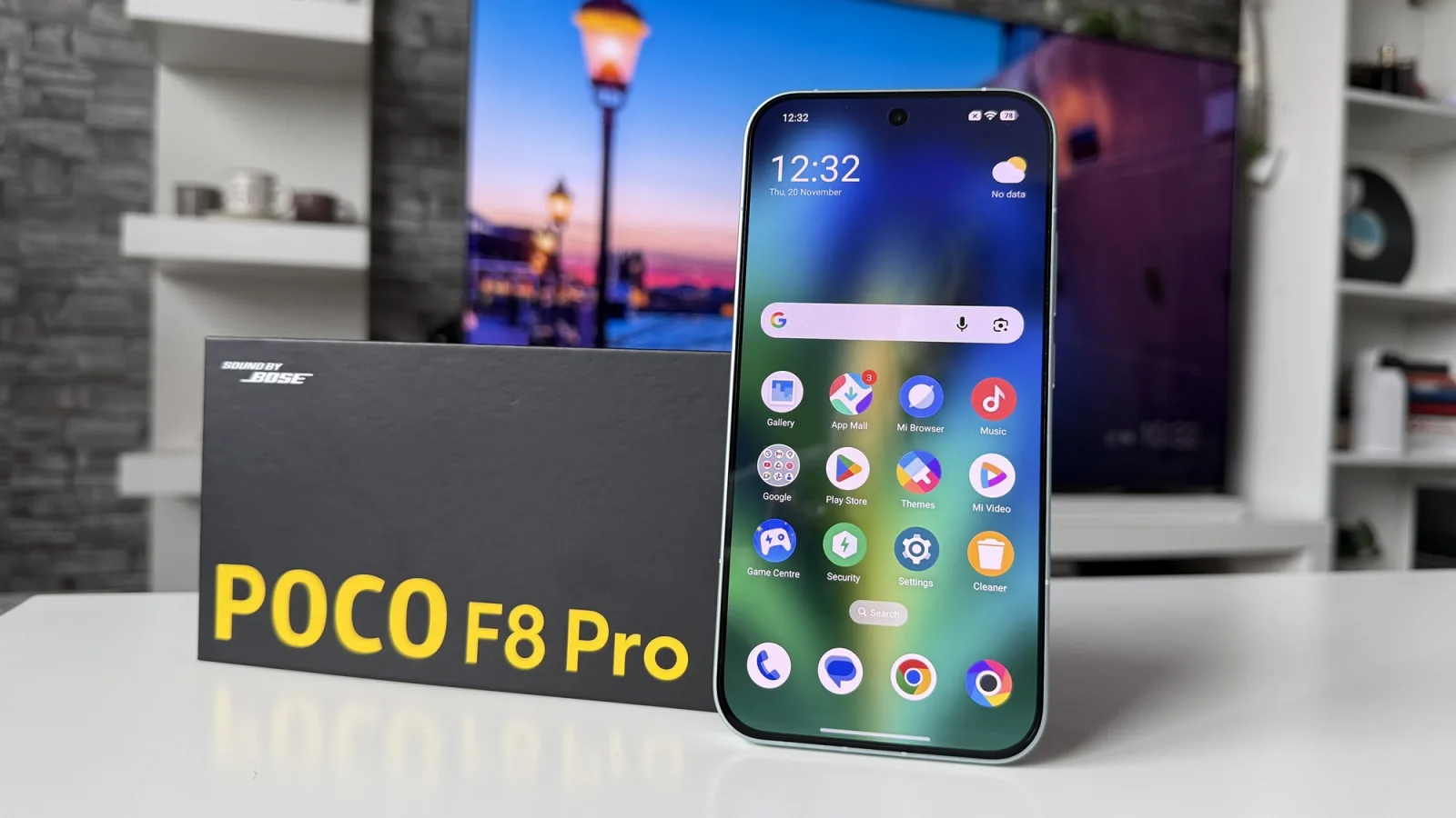 POCO F8 Pro Unboxing: Telefon de gaming cu sunet Bose, ecran 12 bit AMOLED