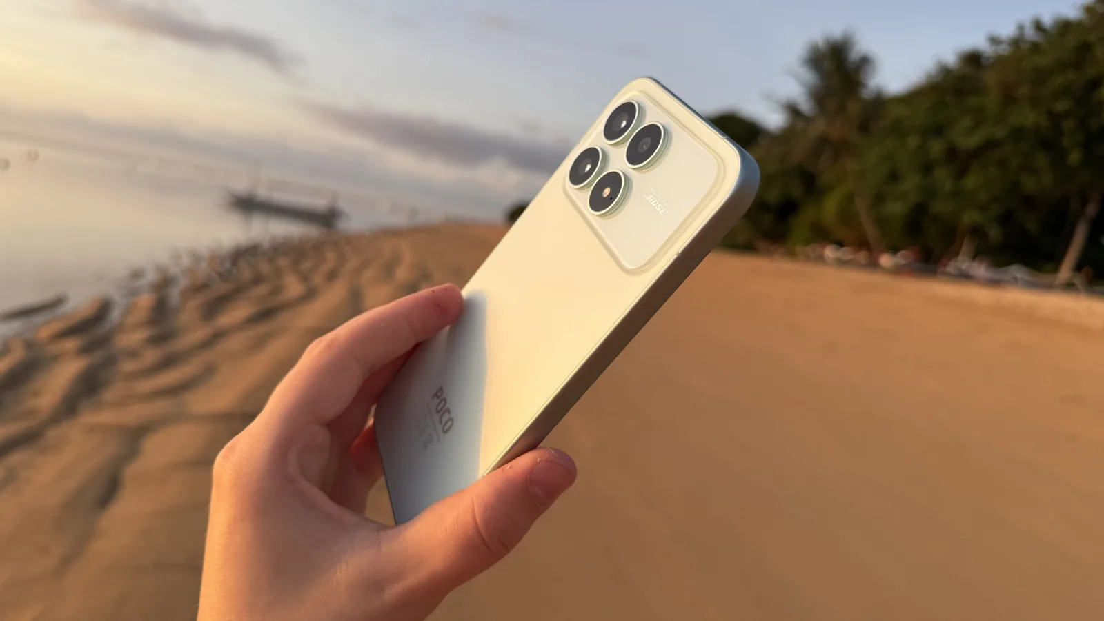 POCO F8 Pro: Hardware de flagship killer, cu procesor puternic Snapdragon, baterie mare și cameră cu potențial