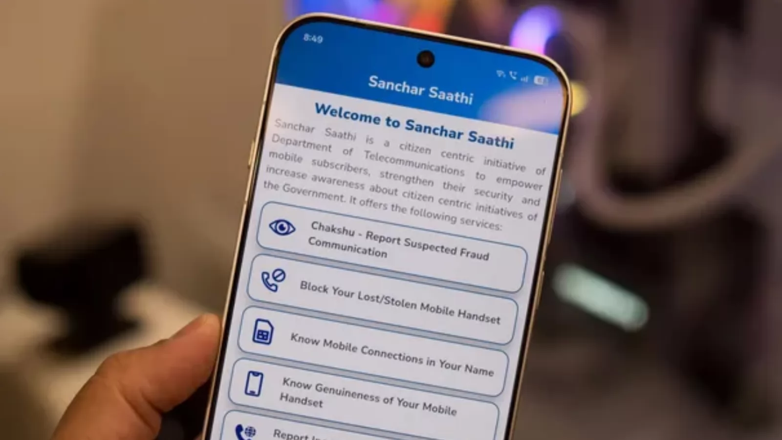 India a vrut să forţeze producătorii de telefoane să instaleze o aplicaţie pe sute de milioane de smartphone-uri, dar s-a răzgândit