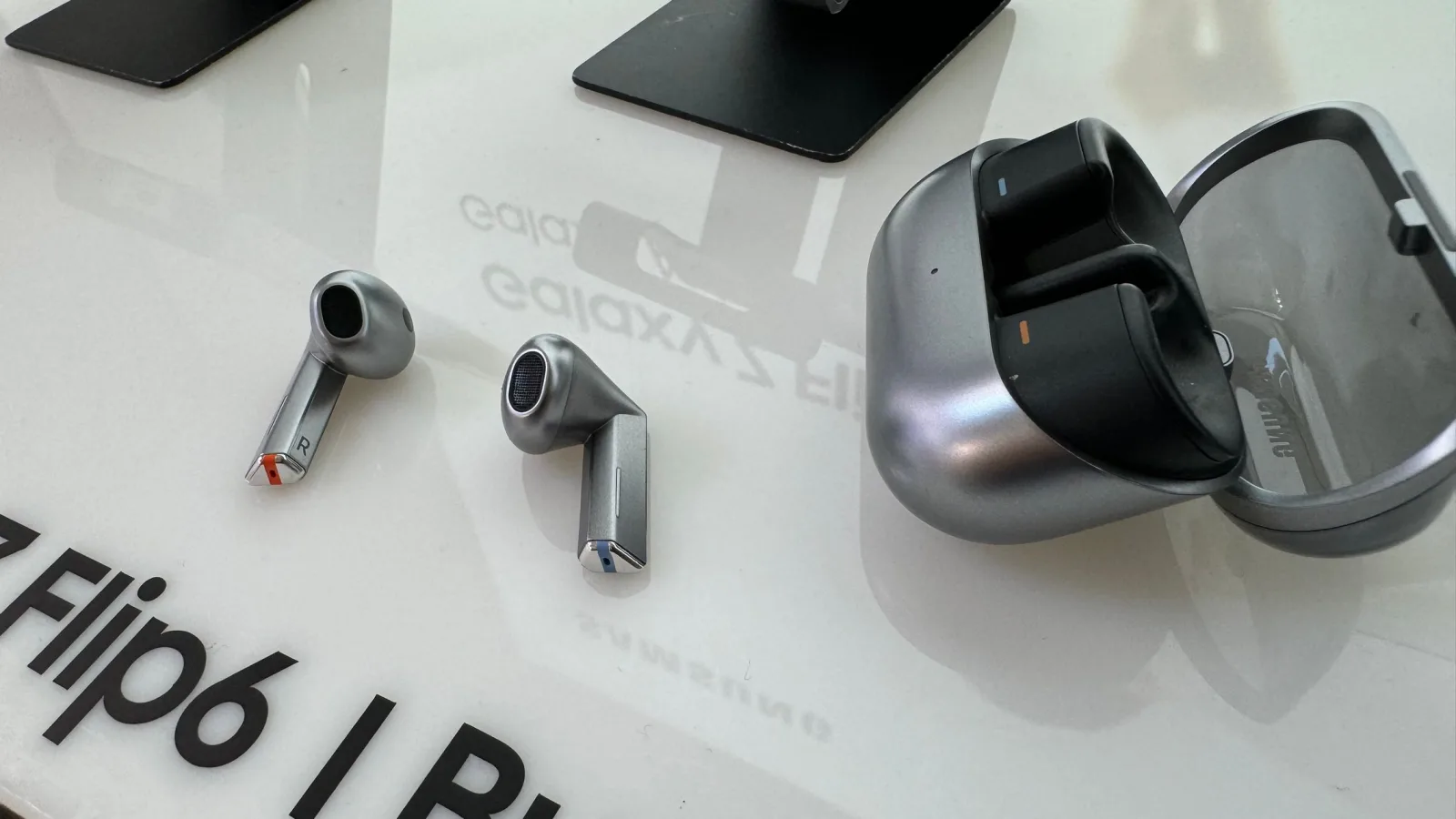Căștile Galaxy Buds4 și Buds4 Pro aproape gata de debut, primesc certificarea FCC și ar putea sosi alături de Galaxy S26