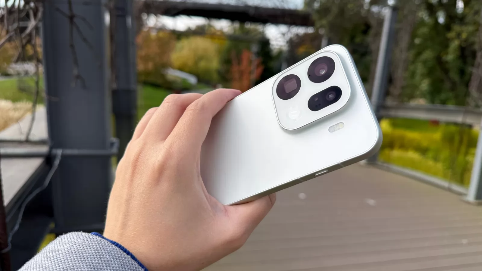 Două camere de 200 de megapixeli pe un telefon!? OPPO Find X9s are premiera