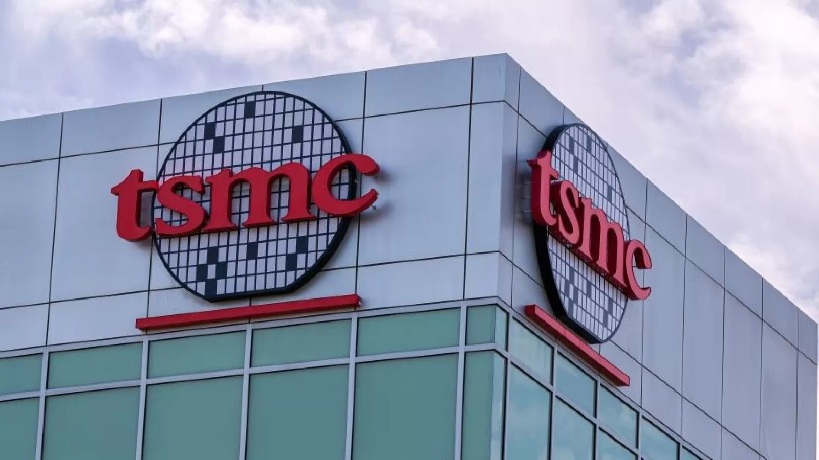 TSMC primește undă verde din SUA pentru a exporta echipamente în China; schimbare de tactică în competiția tehnologică