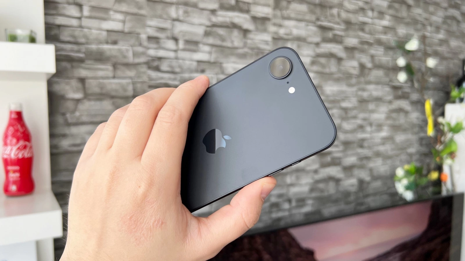 iPhone 17e ar primi un cipset A19 mai slab și un ecran ușor îmbunătățit; Dynamic Island înlocuiește bretonul clasic