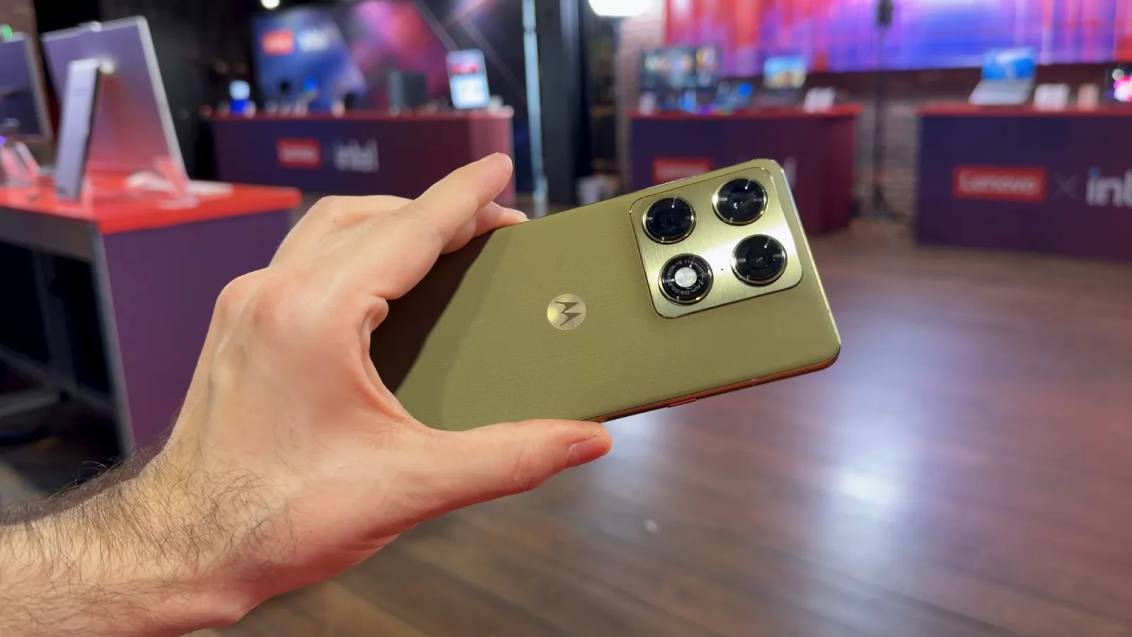 Impresii la cald despre Motorola Signature: a găsit Moto calea spre flagship? (Video)