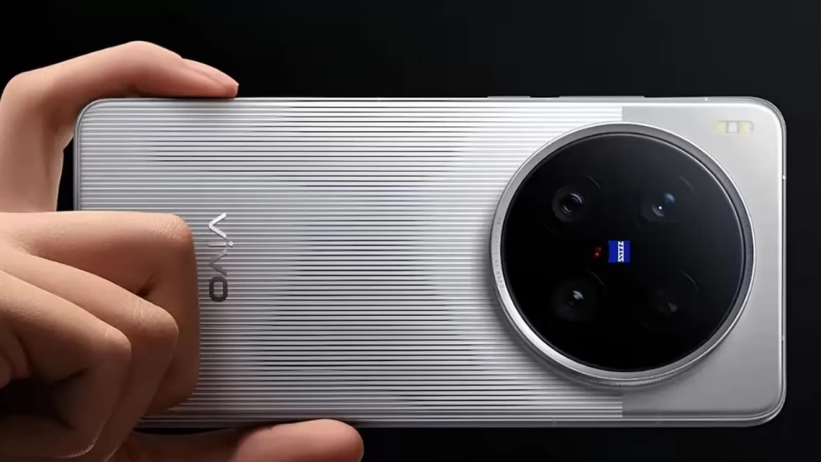 Confirmare aproape oficială pentru vivo X300 Ultra; Flagship-ul cu două camere de 200MP ajunge la nivel global