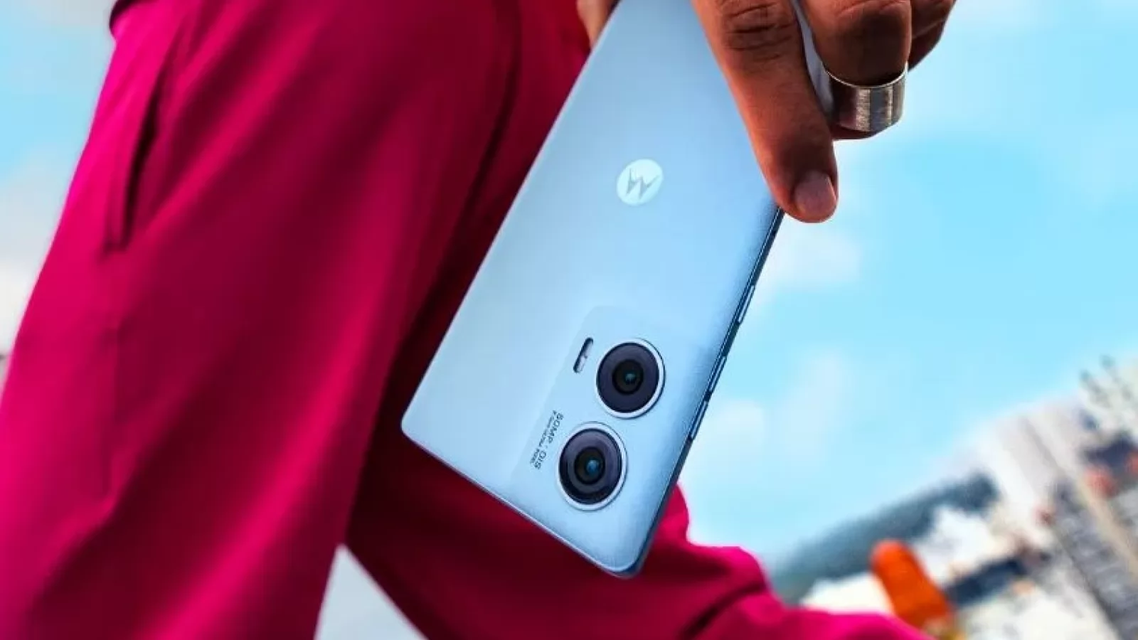 Turul Magazinelor #1558: Telefon Motorola sub 1000 lei, TV 4K sub 1000 lei friteuză şi aspirator robot pentru toţi