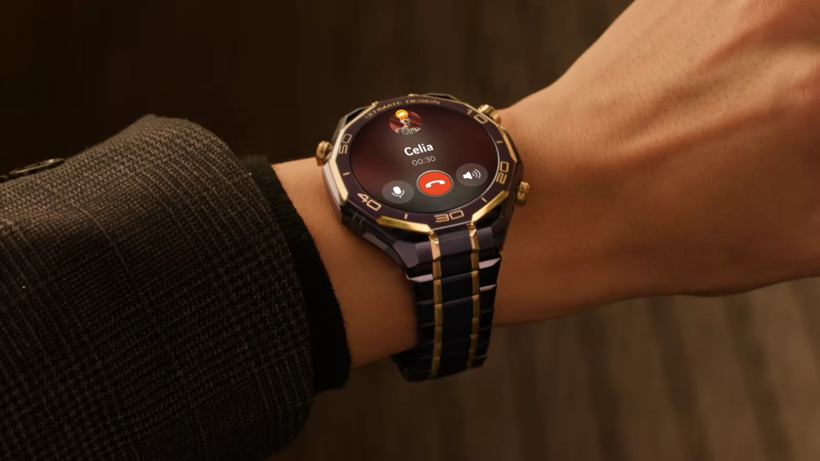 Cât costă ceasul de bogaţi cu mult aur Huawei Watch Ultimate Design Royal Gold în România? 