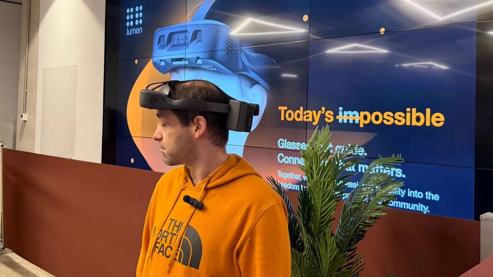 Am aflat cum e să fii nevăzător şi am văzut headsetul Dot Lumen, powered by Orange România (Video)
