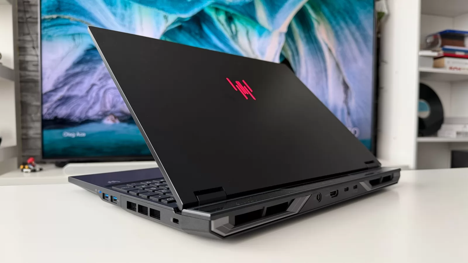 Prezentare ACER Predator Helios Neo 16 AI PHN16-73: Gaming la nivel Ultra, cu 64 GB RAM, Intel Core Ultra 9 și RTX 5070 la bord