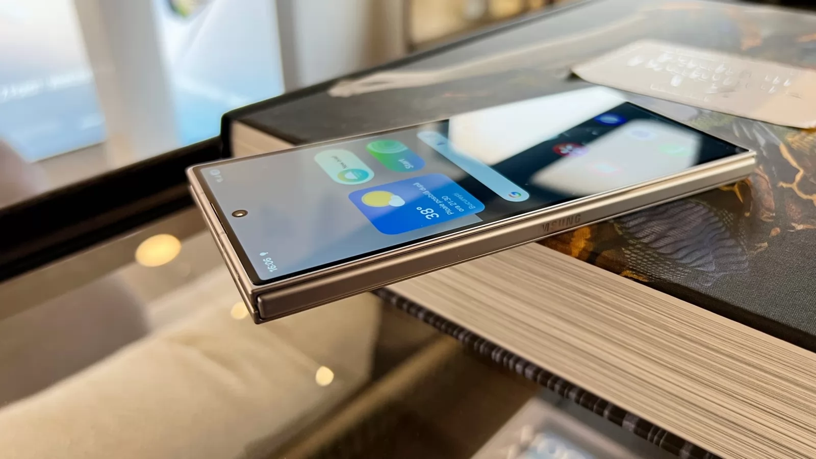 Maturizarea pliabilelor carte? Samsung estimează vânzări mai mari pentru Galaxy Z Fold8 faţă de Z Flip8